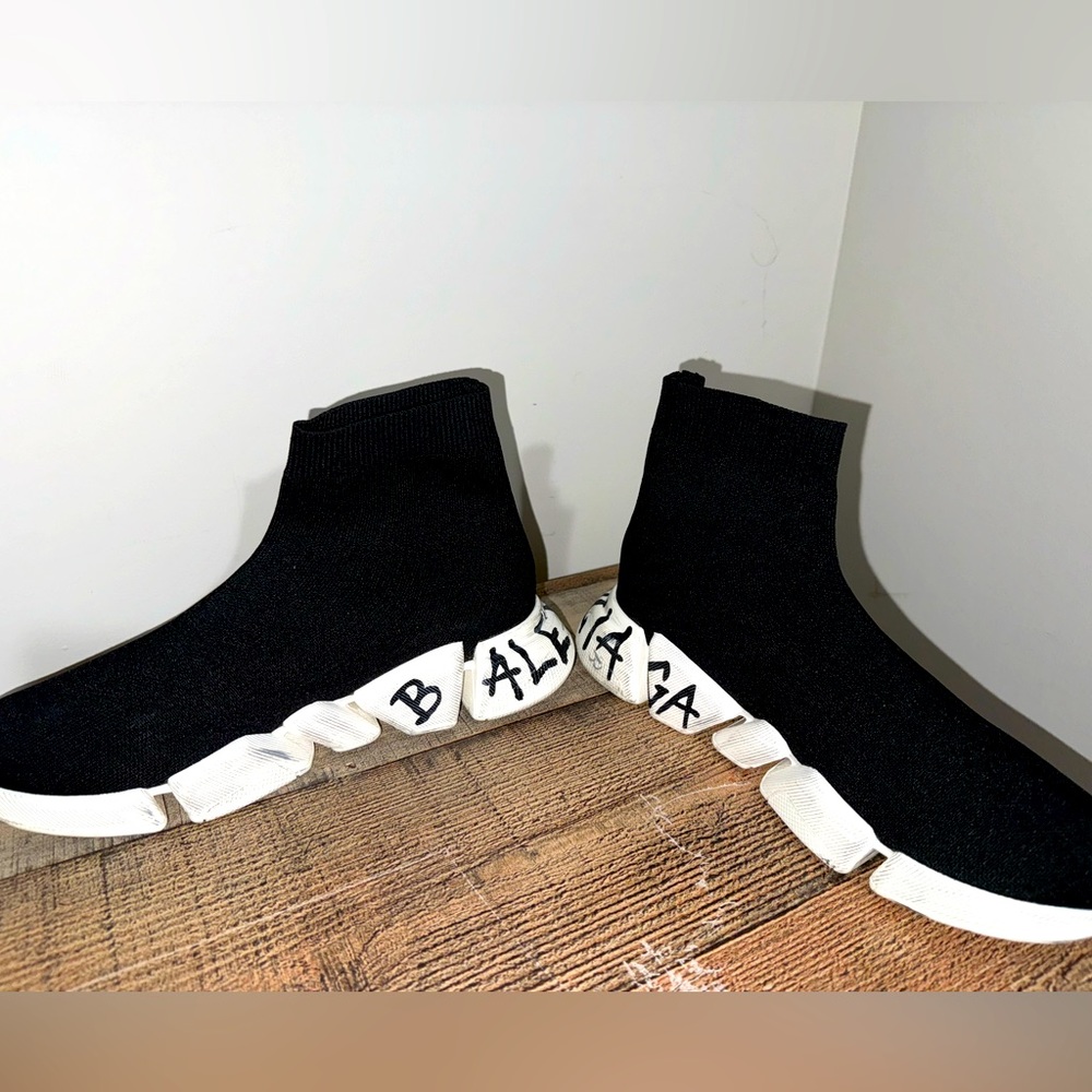 BALENCIAGA SPEED 2.0 GRAFITTI